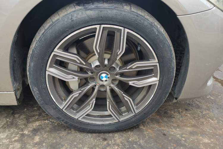 Used BMW 5 Series New Energy 2019 530Le Luxury Package Right Front Wheel Hub