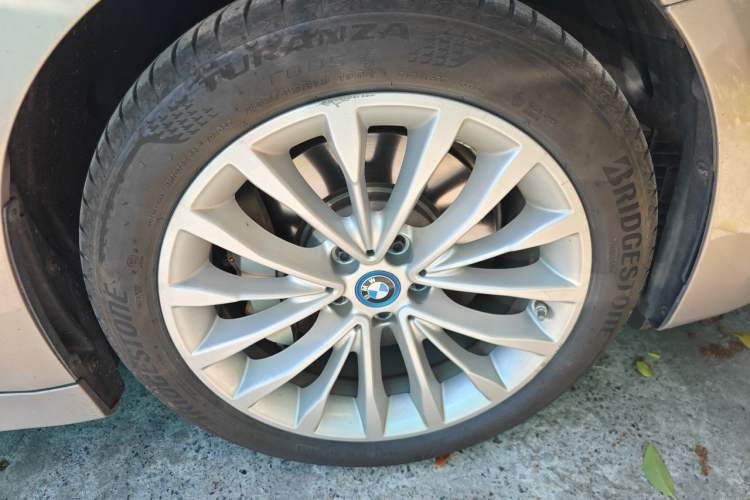 Used BMW 5 Series New Energy 2019 Updated Version 530Le Luxury Package Right Front Wheel Hub