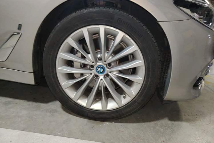 Used BMW 5 Series New Energy 2019 Updated Version 530Le Luxury Package Right Front Wheel Hub