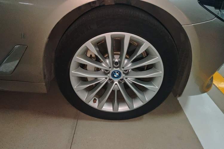Used BMW 5 Series New Energy 2019 530Le Luxury Package Right Front Wheel Hub