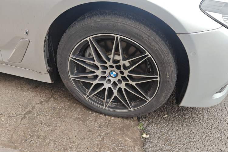 Used BMW 5 Series New Energy 2019 530Le Luxury Package Right Front Wheel Hub