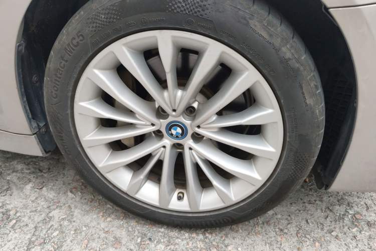 Used BMW 5 Series New Energy 2019 Updated 530Le Pioneer Edition Right Front Wheel Hub