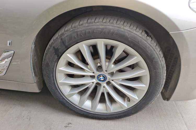 Used BMW 5 Series New Energy 2019 530Le Pioneer Edition Right Front Wheel Hub