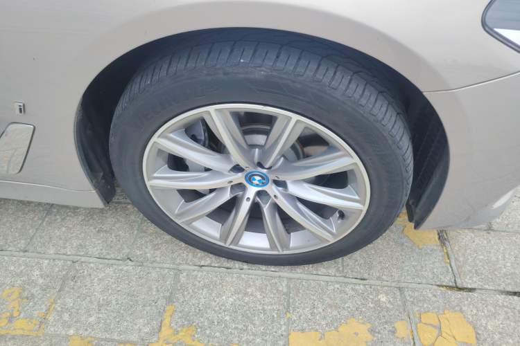 Used BMW 5 Series New Energy 2019 530Le Luxury Package Right Front Wheel Hub