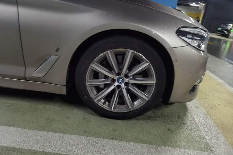 Used BMW 5 Series New Energy 2019 530Le Luxury Package Right Front Wheel Hub