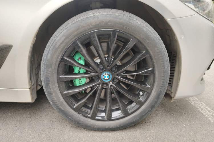Used BMW 5 Series New Energy 2019 Updated Version 530Le Luxury Package Right Front Wheel Hub