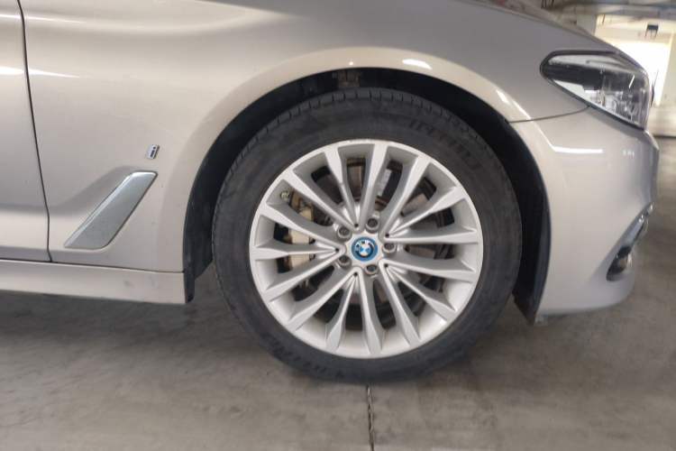Used BMW 5 Series New Energy 2019 Updated Version 530Le Luxury Package Right Front Wheel Hub