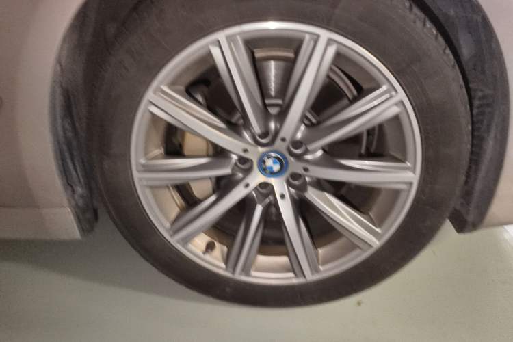Used BMW 5 Series New Energy 2019 530Le Luxury Package Right Front Wheel Hub