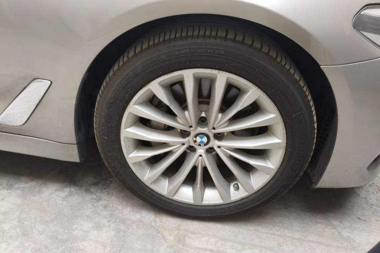 Used BMW 5 Series New Energy 2019 Updated 530Le Pioneer Edition Right Front Wheel Hub