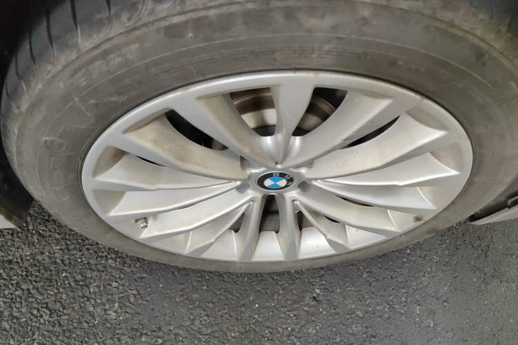 Used BMW 5 Series New Energy 2019 530Le Luxury Package Right Front Wheel Hub