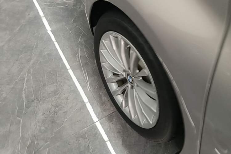 Used BMW 5 Series New Energy 2019 530Le Luxury Package Right Rear Wheel Hub