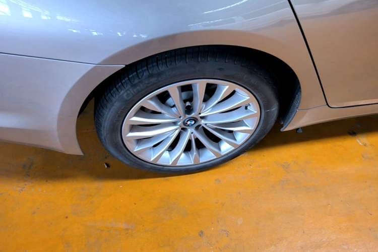 Used BMW 5 Series New Energy 2019 Updated 530Le Pioneer Edition Right Rear Wheel Hub