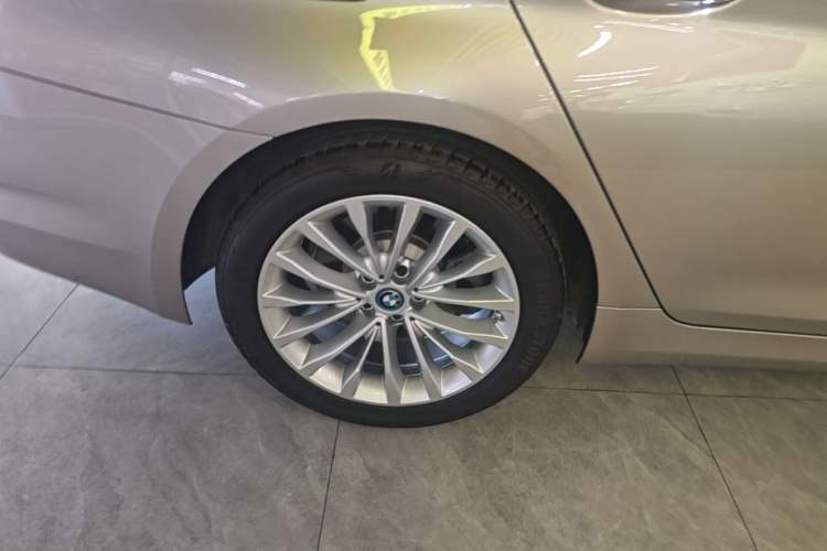 Used BMW 5 Series New Energy 2019 Updated Version 530Le Luxury Package Right Rear Wheel Hub