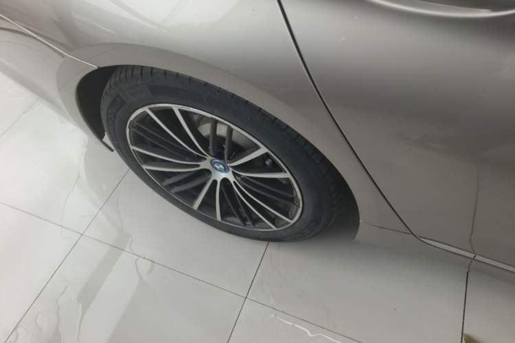Used BMW 5 Series New Energy 2019 530Le Luxury Package Right Rear Wheel Hub