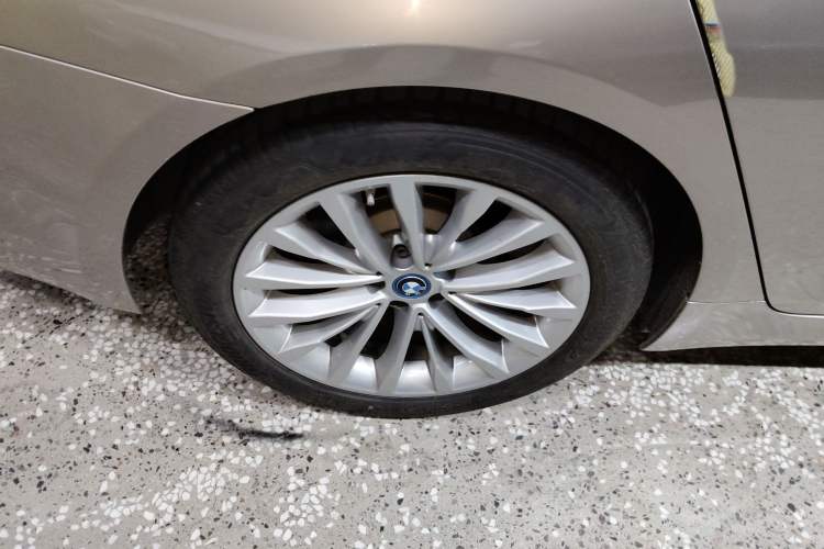 Used BMW 5 Series New Energy 2019 Updated Version 530Le Luxury Package Right Rear Wheel Hub