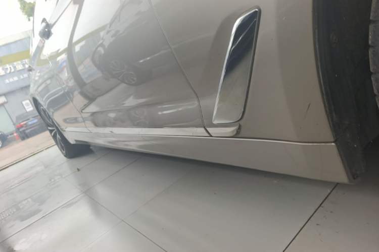 Used BMW 5 Series New Energy 2019 530Le Luxury Package Right Side Sill