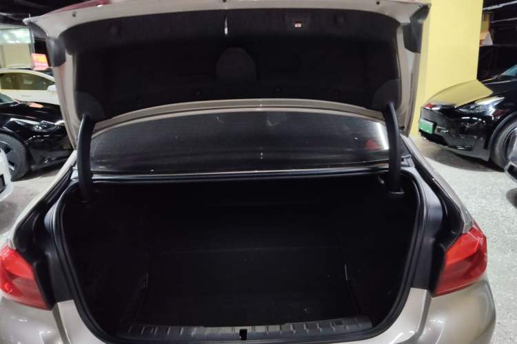 Used BMW 5 Series New Energy 2019 Updated Version 530Le Luxury Package Trunk