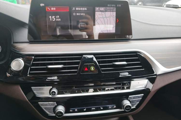 Used BMW 5 Series New Energy 2019 530Le Luxury Package Audio And AC Panel