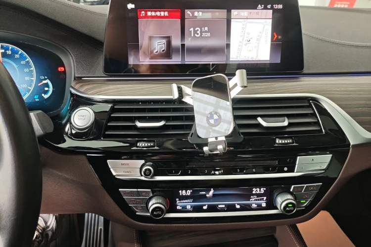 Used BMW 5 Series New Energy 2019 Updated Version 530Le Luxury Package Audio And AC Panel