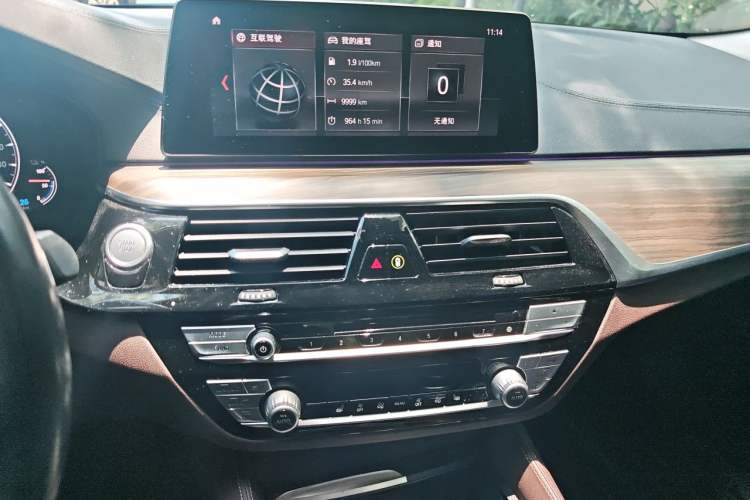Used BMW 5 Series New Energy 2019 530Le Luxury Package Audio And AC Panel