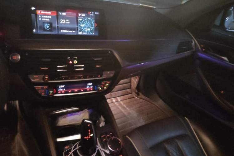 Used BMW 5 Series New Energy 2019 530Le Luxury Package Audio And AC Panel
