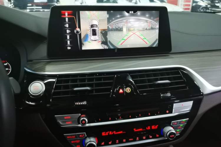 Used BMW 5 Series New Energy 2019 Updated 530Le Pioneer Edition Audio And AC Panel
