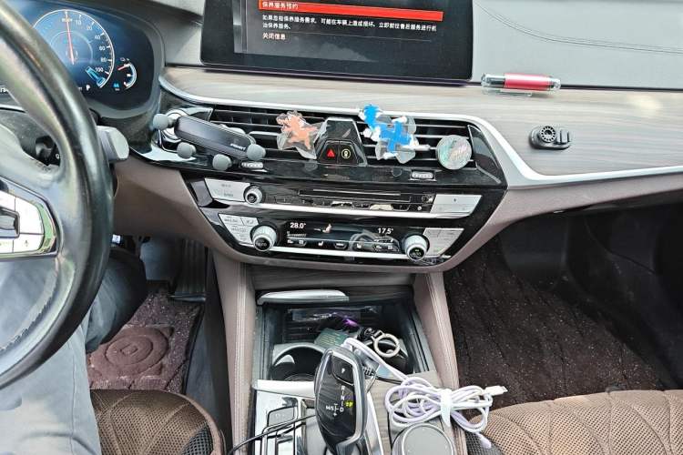 Used BMW 5 Series New Energy 2019 530Le Luxury Package Audio And AC Panel
