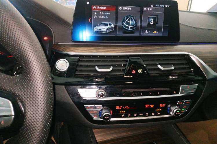 Used BMW 5 Series New Energy 2019 Updated Version 530Le Luxury Package Audio And AC Panel