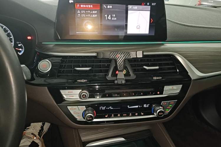 Used BMW 5 Series New Energy 2019 Updated Version 530Le Luxury Package Audio And AC Panel