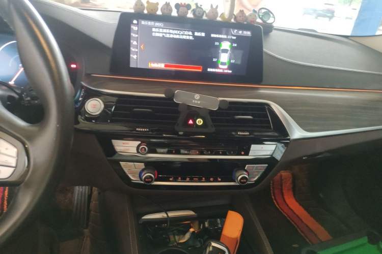 Used BMW 5 Series New Energy 2019 Updated Version 530Le Luxury Package Audio And AC Panel