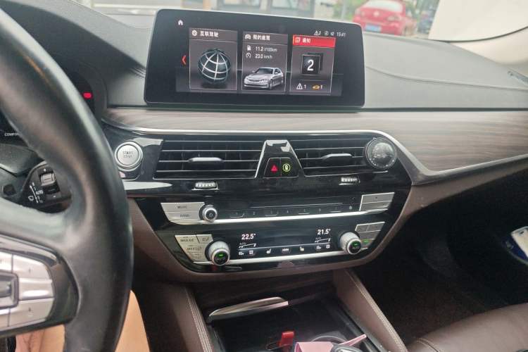 Used BMW 5 Series New Energy 2019 530Le Luxury Package Audio And AC Panel