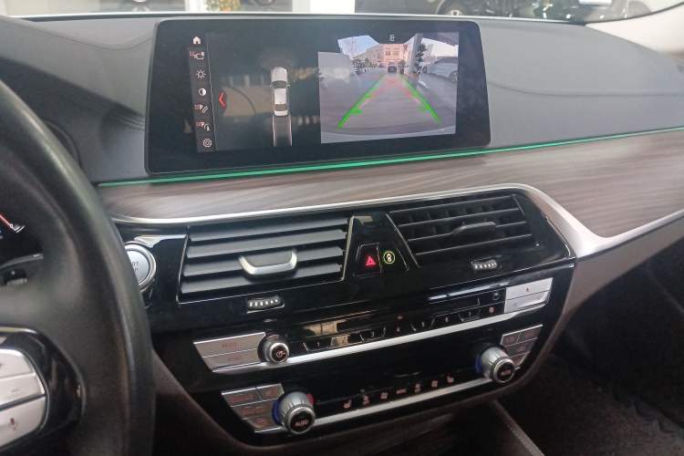 Used BMW 5 Series New Energy 2019 Updated Version 530Le Luxury Package Audio And AC Panel
