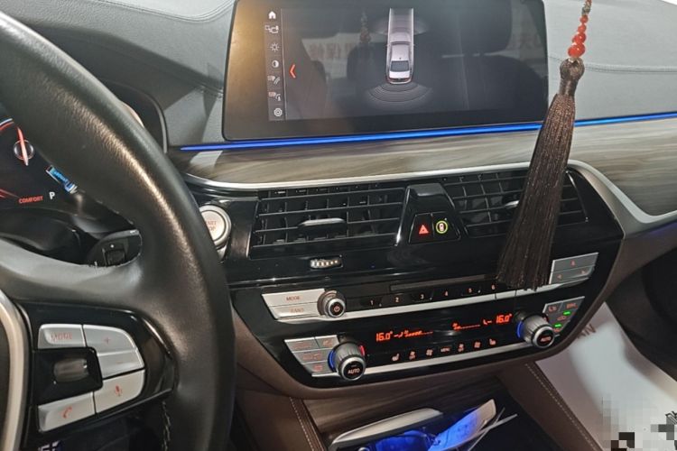 Used BMW 5 Series New Energy 2019 Updated Version 530Le Luxury Package Audio And AC Panel