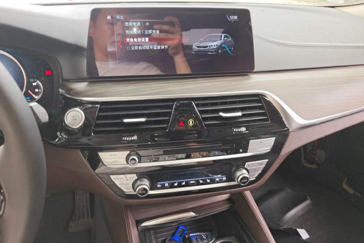 Used BMW 5 Series New Energy 2019 530Le Luxury Package Audio And AC Panel