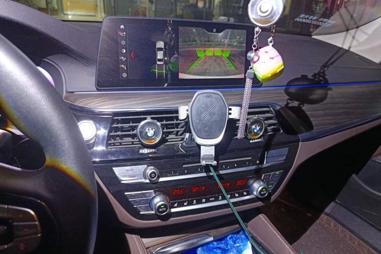 Used BMW 5 Series New Energy 2019 530Le Pioneer Edition Audio And AC Panel