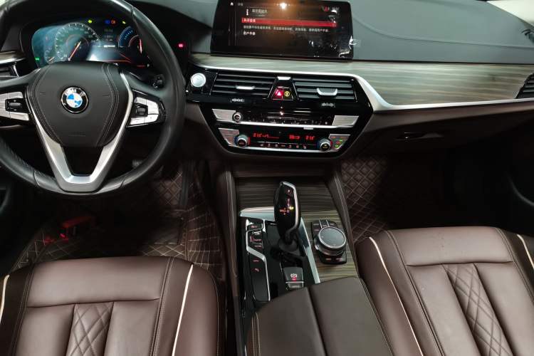Used BMW 5 Series New Energy 2019 Updated Version 530Le Luxury Package Audio And AC Panel