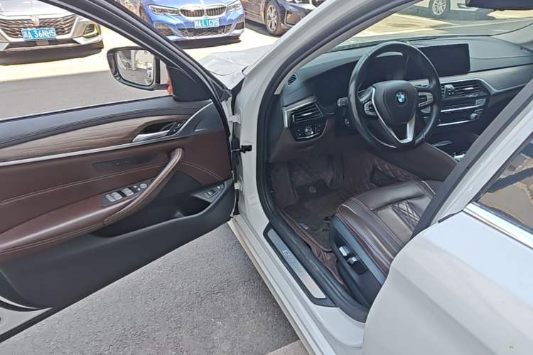Used BMW 5 Series New Energy 2019 530Le Luxury Package Driver Seat