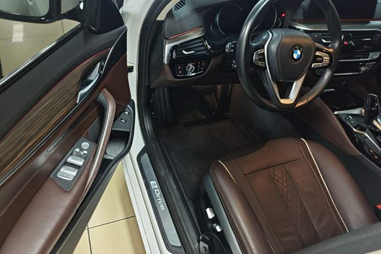 Used BMW 5 Series New Energy 2019 530Le Luxury Package Driver Seat