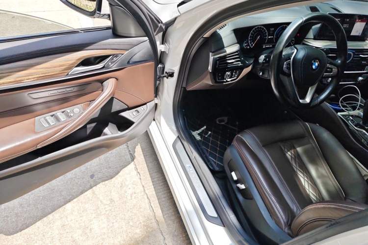 Used BMW 5 Series New Energy 2019 530Le Luxury Package Driver Seat