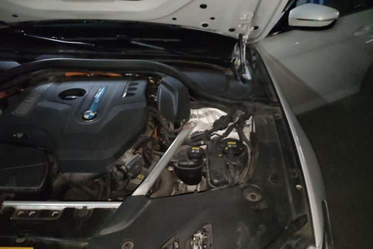 Used BMW 5 Series New Energy 2019 530Le Luxury Package Engine Bay Left