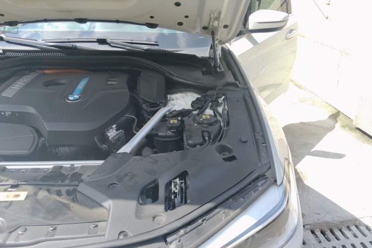 Used BMW 5 Series New Energy 2019 530Le Luxury Package Engine Bay Left