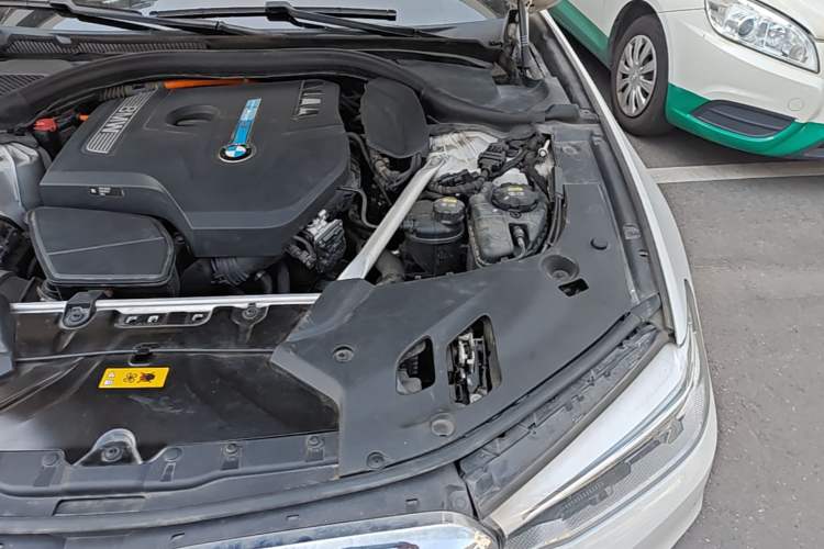 Used BMW 5 Series New Energy 2019 530Le Luxury Package Engine Bay Left