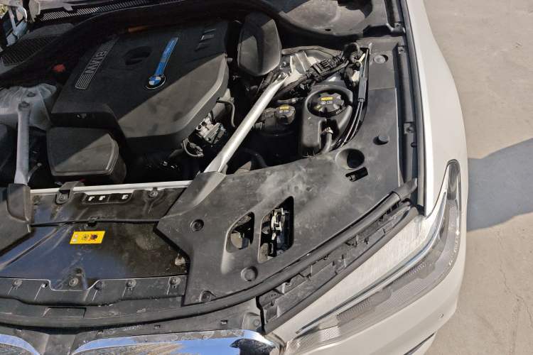 Used BMW 5 Series New Energy 2019 530Le Luxury Package Engine Bay Left