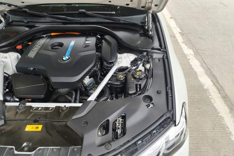 Used BMW 5 Series New Energy 2019 530Le Luxury Package Engine Bay Left