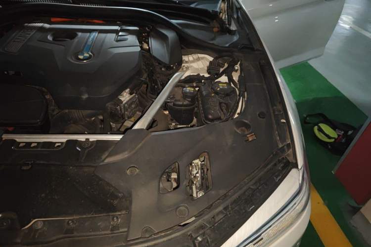 Used BMW 5 Series New Energy 2019 530Le Luxury Package Engine Bay Left
