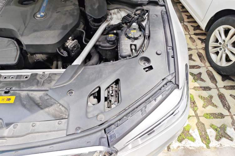 Used BMW 5 Series New Energy 2019 530Le Luxury Package Engine Bay Left