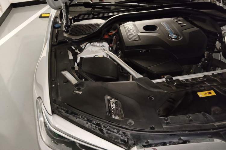 Used BMW 5 Series New Energy 2019 530Le Luxury Package Engine Bay Right