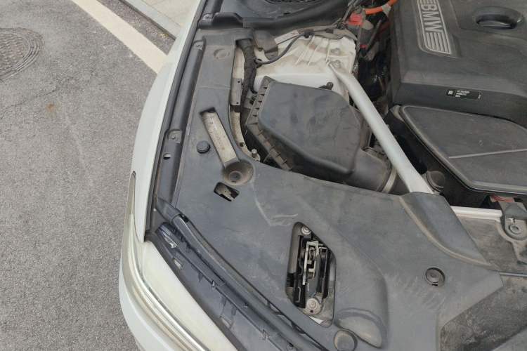 Used BMW 5 Series New Energy 2019 530Le Pioneer Edition Engine Bay Right