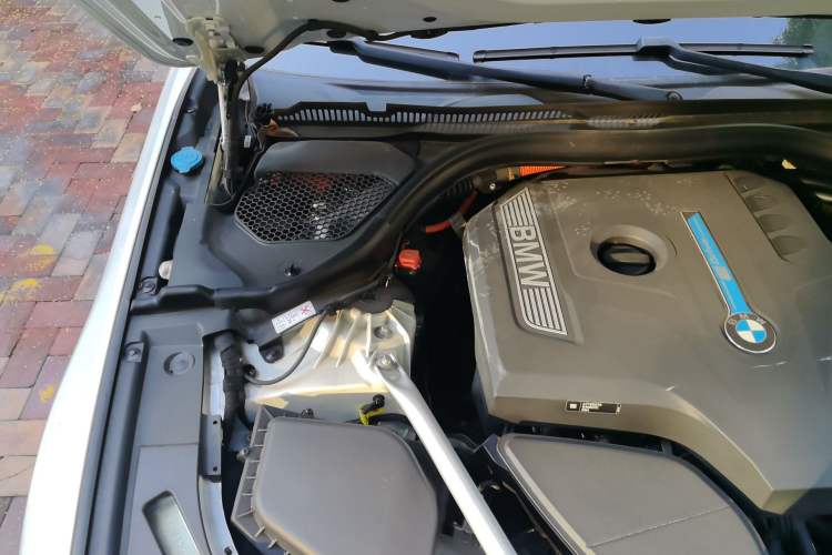 Used BMW 5 Series New Energy 2019 530Le Luxury Package Engine Bay Right