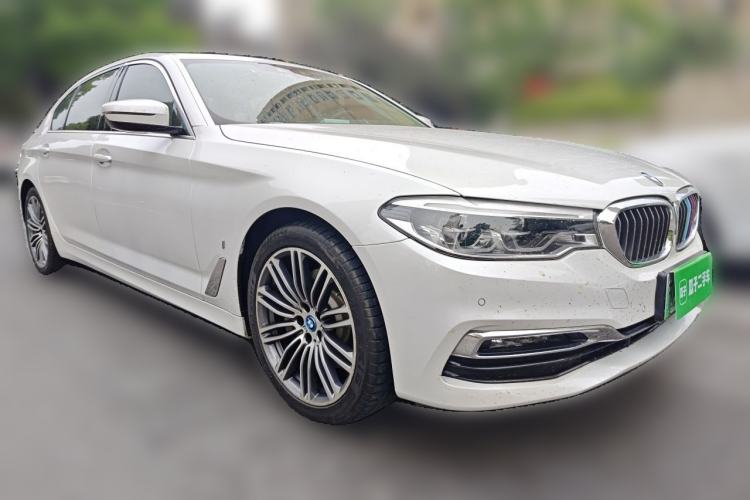 Used BMW 5 Series New Energy 2019 530Le Luxury Package Front Right 45 Deg